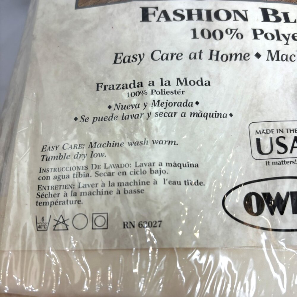 Plymouth 100% Polyester Cream Blanket NWT Vintage - Picture 6 of 11